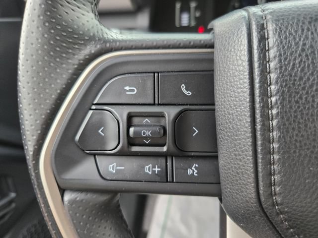 Used 2025 Toyota 4Runner SR5 AWD/4WD image 32