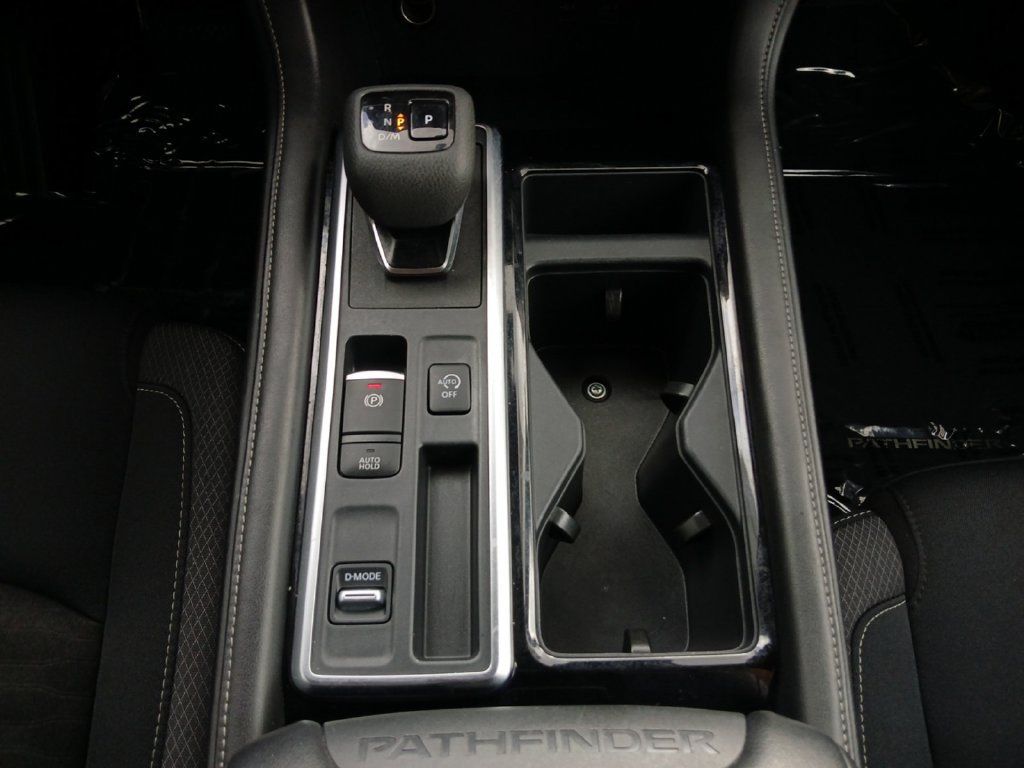 Used 2024 Nissan Pathfinder SV FWD image 10