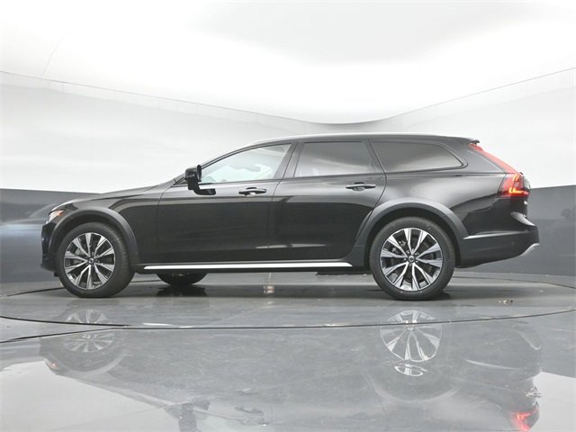 Certified 2024 Volvo V90 B6 Cross Country Plus image 41