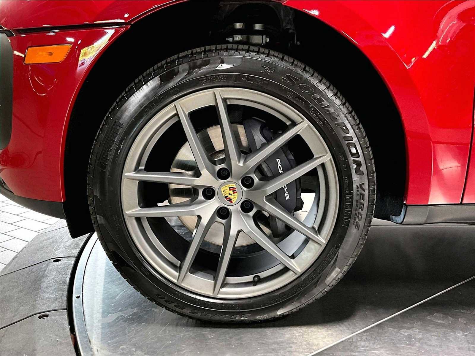 Used 2025 Porsche Macan image 13