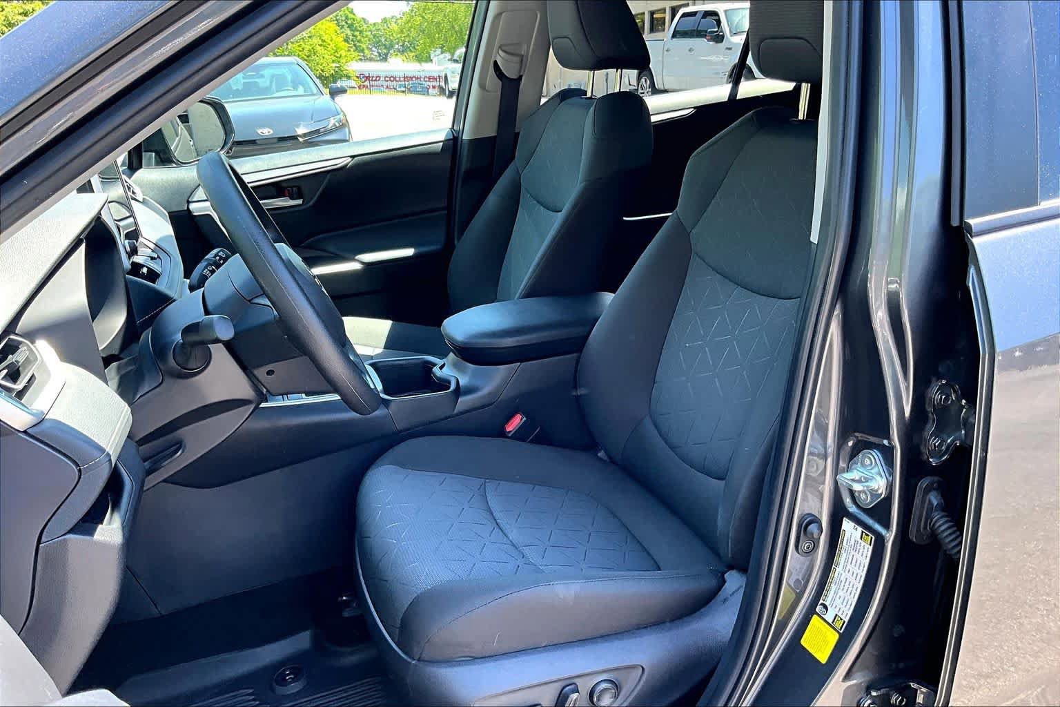 Certified 2025 Toyota RAV4 XLE w/ Convenience Package FWD image 8