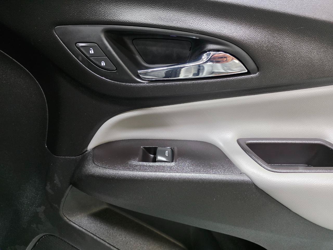 Used 2022 Chevrolet Equinox LS FWD image 27