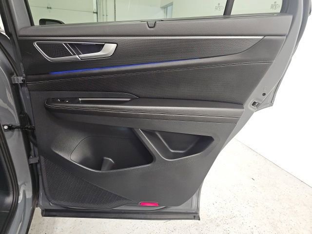 Used 2025 Volkswagen Atlas Cross Sport SEL R-Line image 34