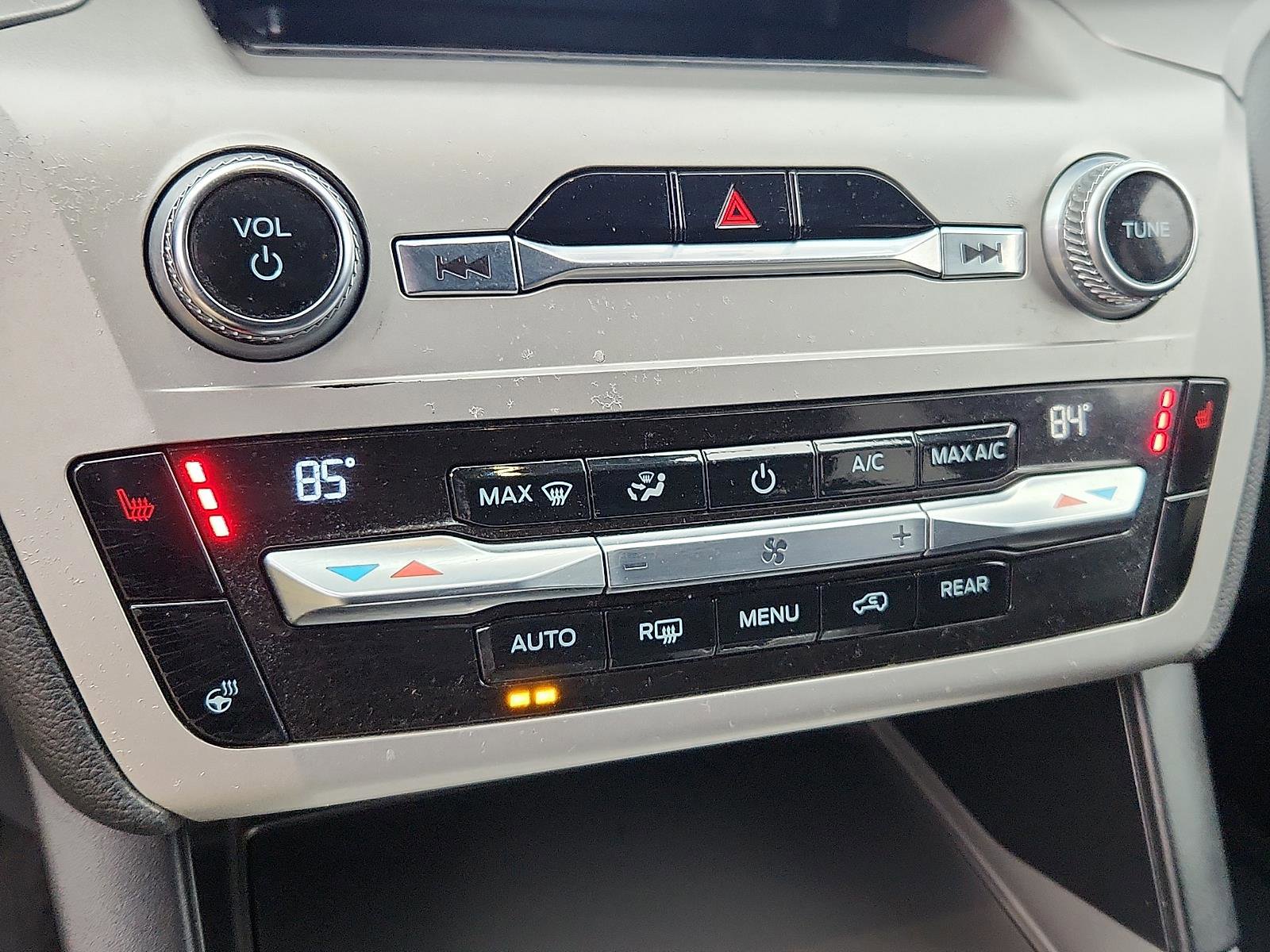 Used 2020 Ford Explorer XLT w/ Comfort Package image 15