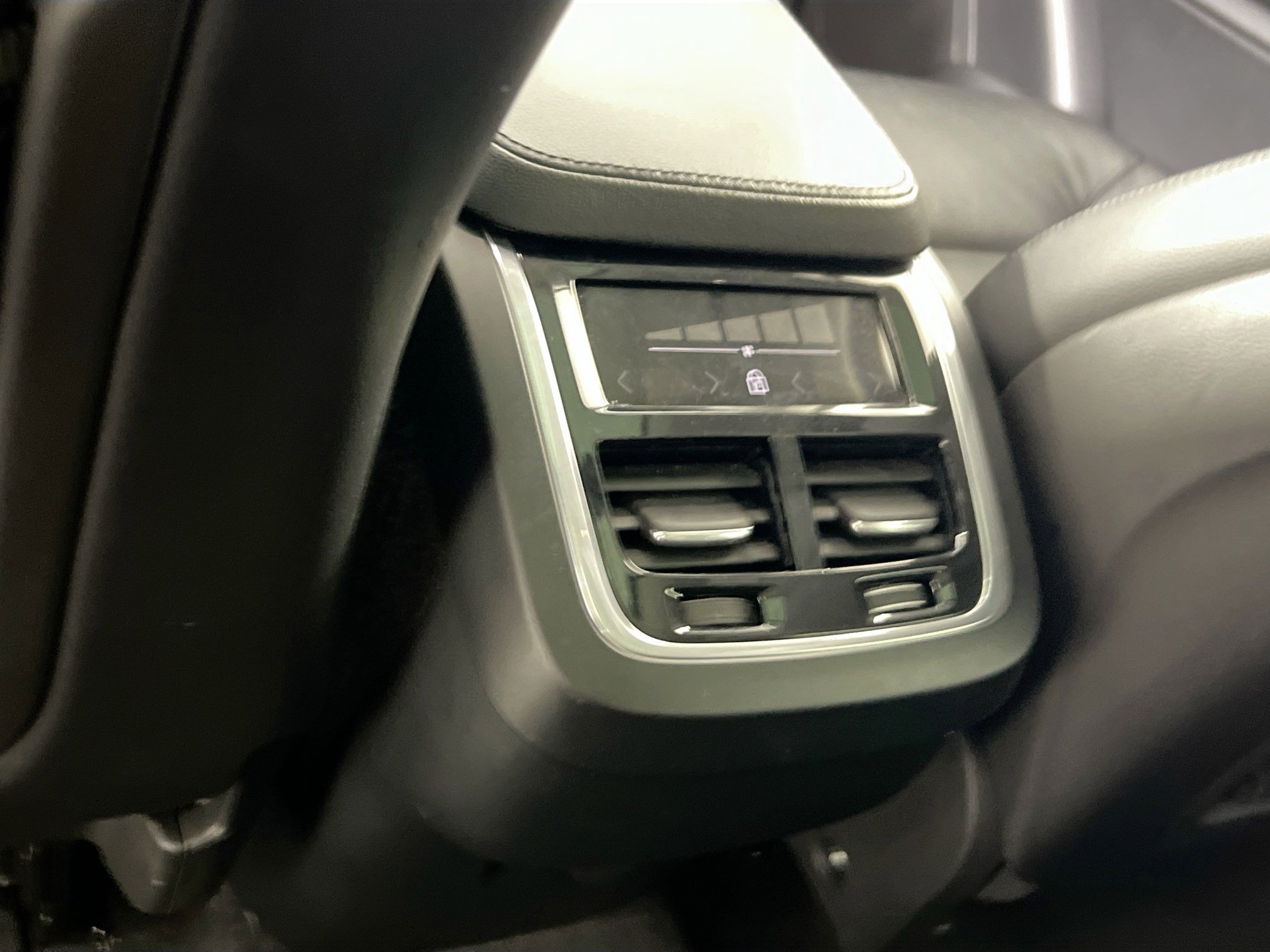 Used 2023 Volvo XC90 B5 Core w/ Protection Package Premier image 26