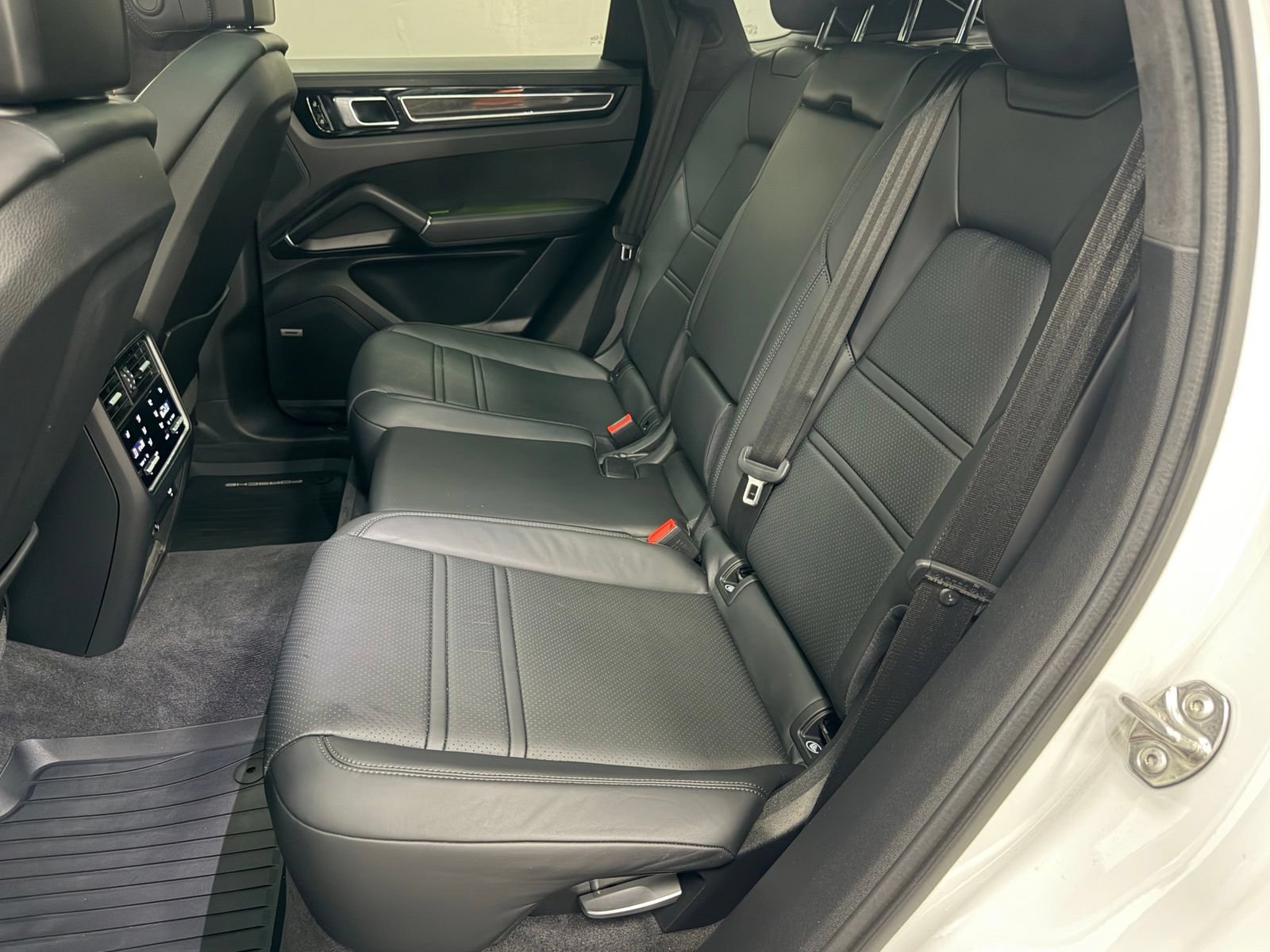 Used 2021 Porsche Cayenne GTS AWD/4WD image 42