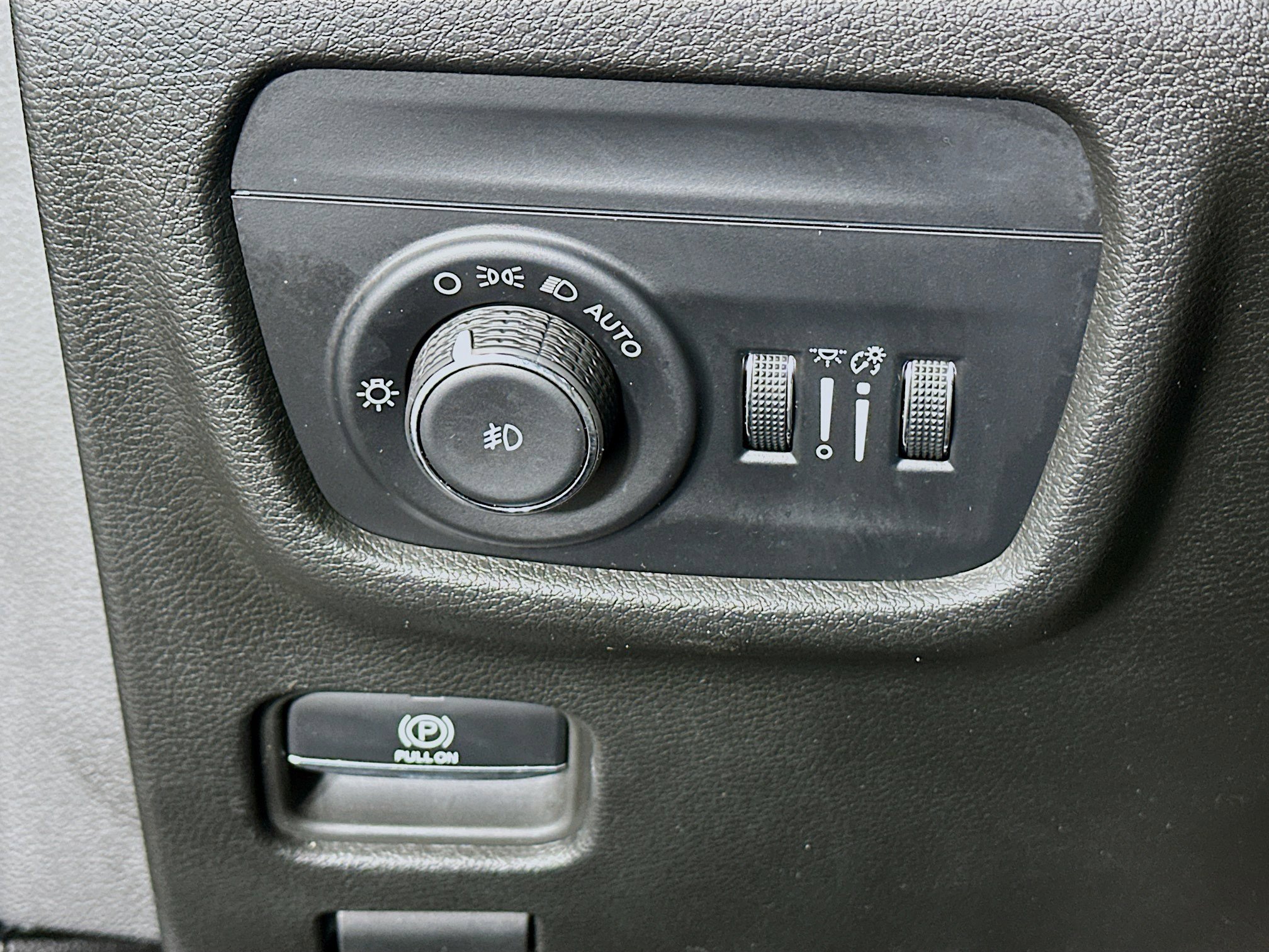 Used 2023 Jeep Grand Cherokee L Limited AWD/4WD image 17