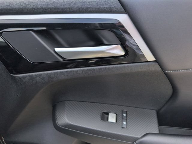Used 2025 Mitsubishi Outlander SE FWD image 35
