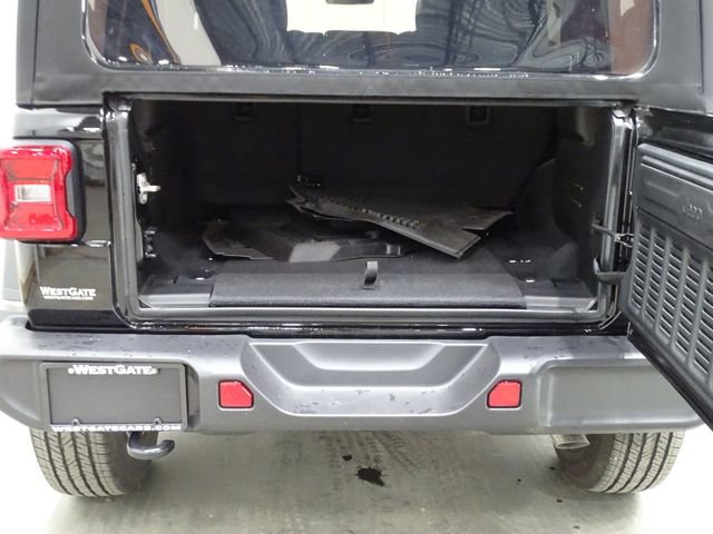 Used 2024 Jeep Wrangler Sahara image 13