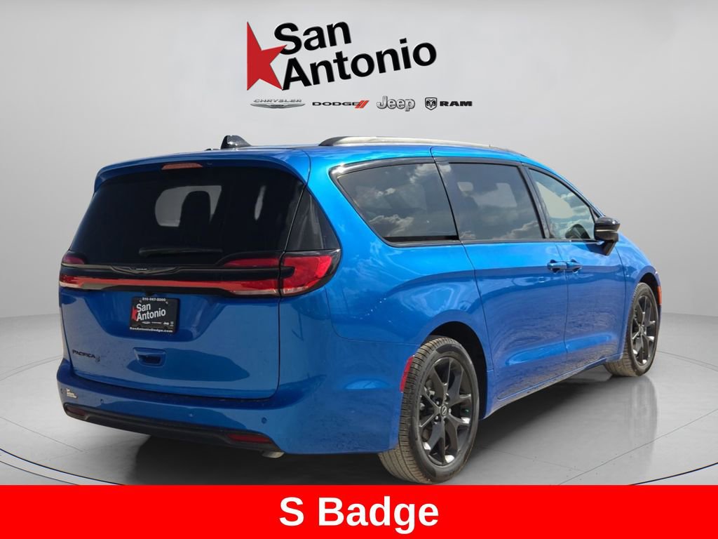 New 2026 Chrysler Pacifica Select FWD image 8
