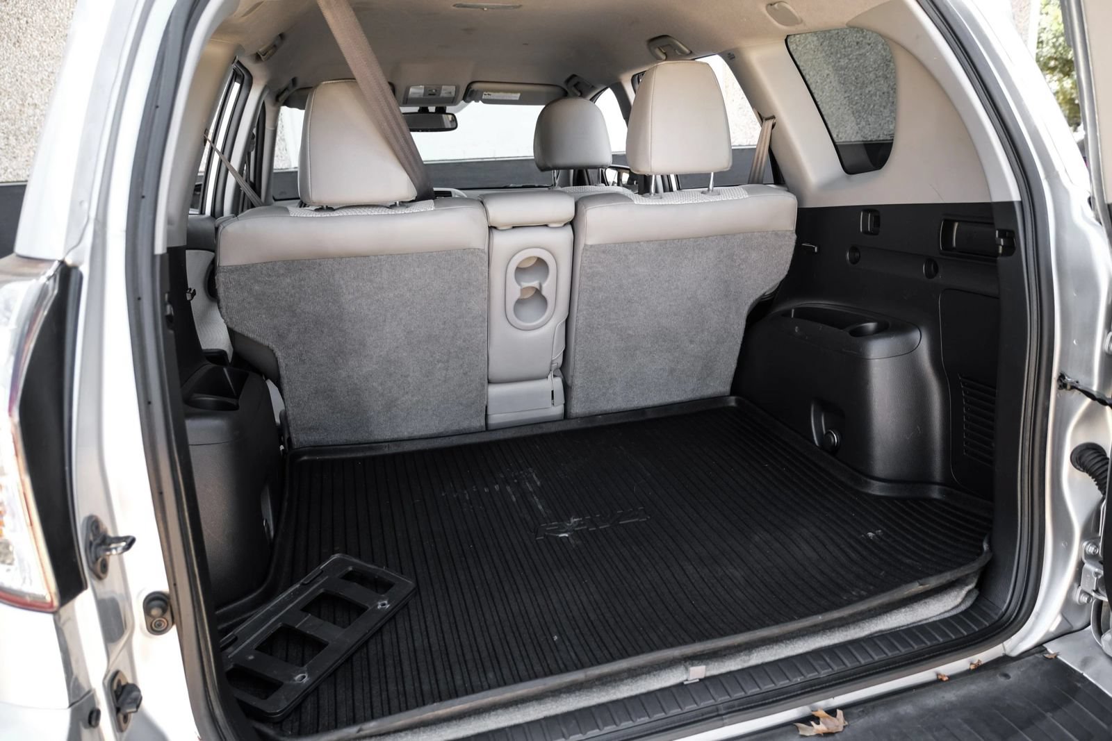 Used 2014 Toyota RAV4 EV FWD image 50