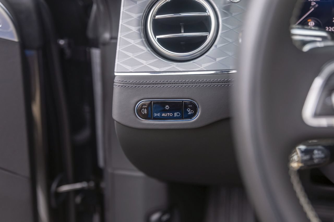 Certified 2024 Bentley Continental GT V8 AWD/4WD image 41