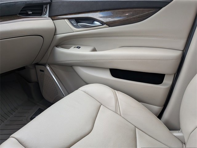 Used 2018 Cadillac Escalade Luxury image 19