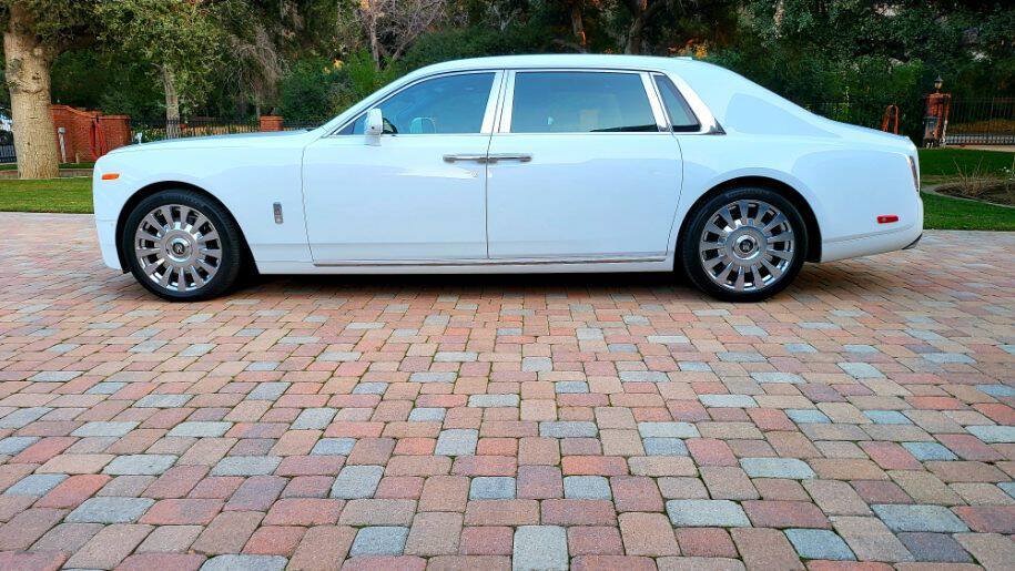 Used 2019 Rolls-Royce Phantom Extended Wheelbase RWD image 2