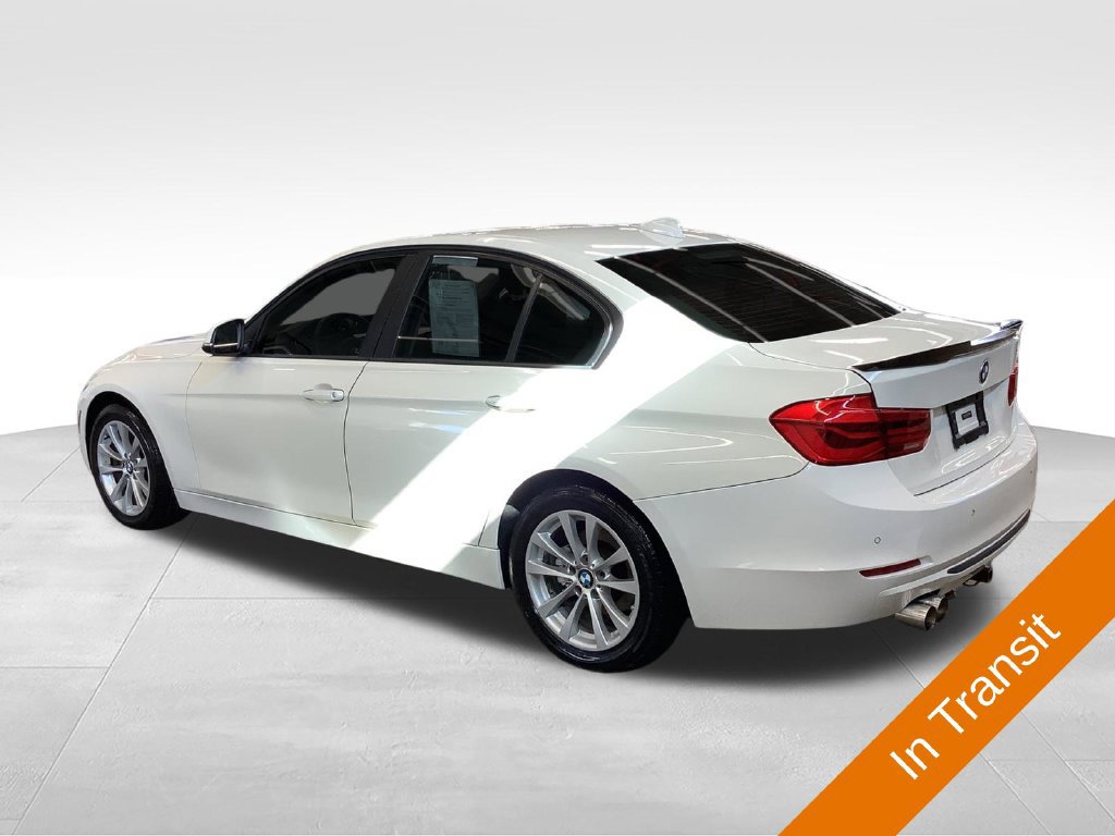 Used 2017 BMW 320i xDrive Sedan AWD/4WD image 4