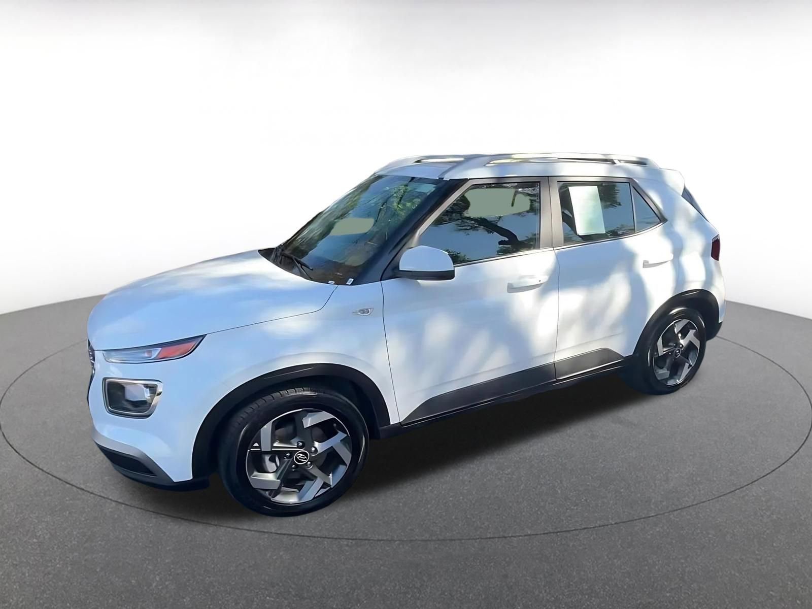Used 2025 Hyundai Venue SEL image 8
