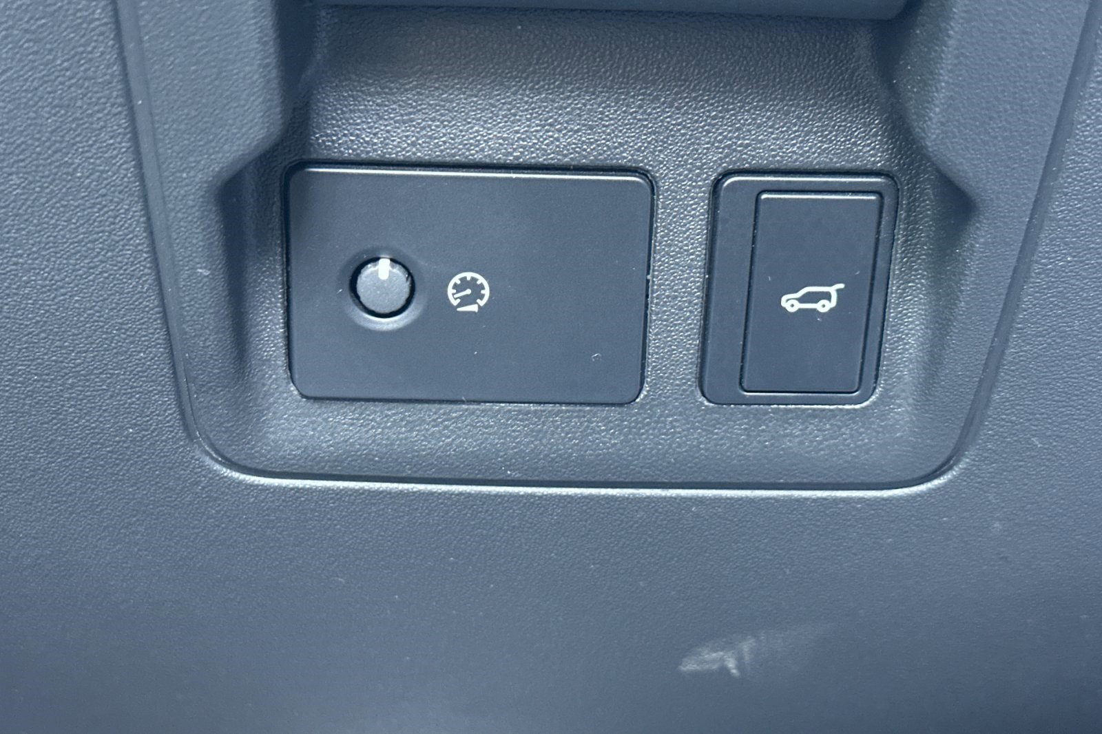 Used 2023 Land Rover Range Rover Velar R-Dynamic S image 37