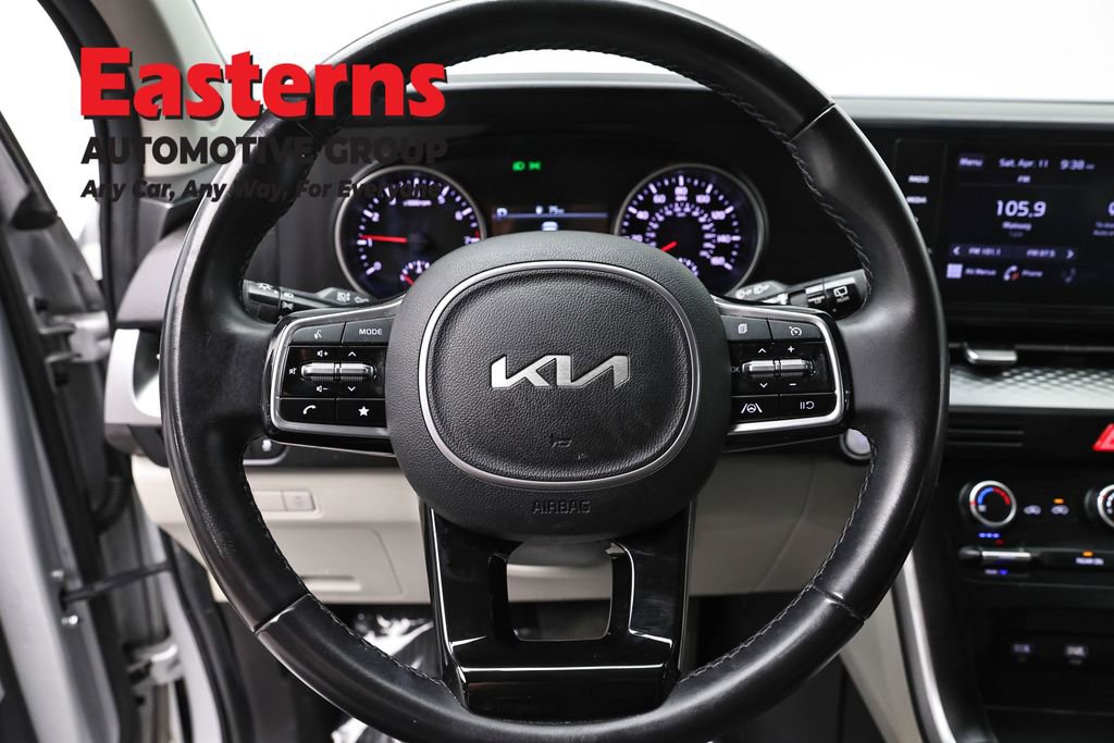 Used 2022 Kia Carnival LX image 10