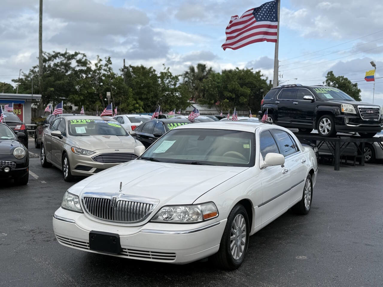 Used 2003 Lincoln Town Car Signature