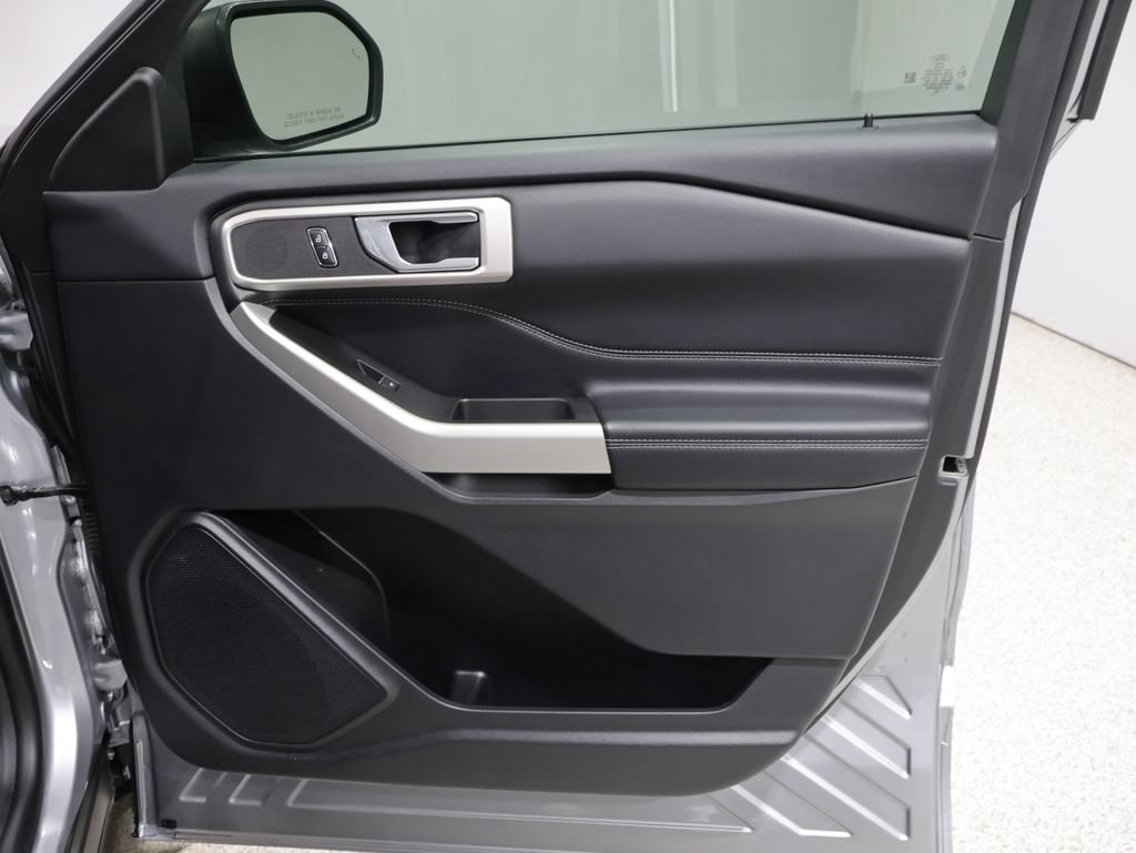 Used 2022 Ford Explorer XLT AWD/4WD image 23