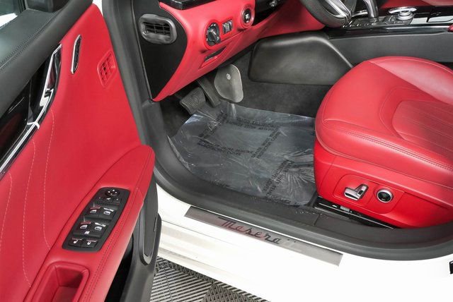 Used 2022 Maserati Quattroporte Modena RWD image 9