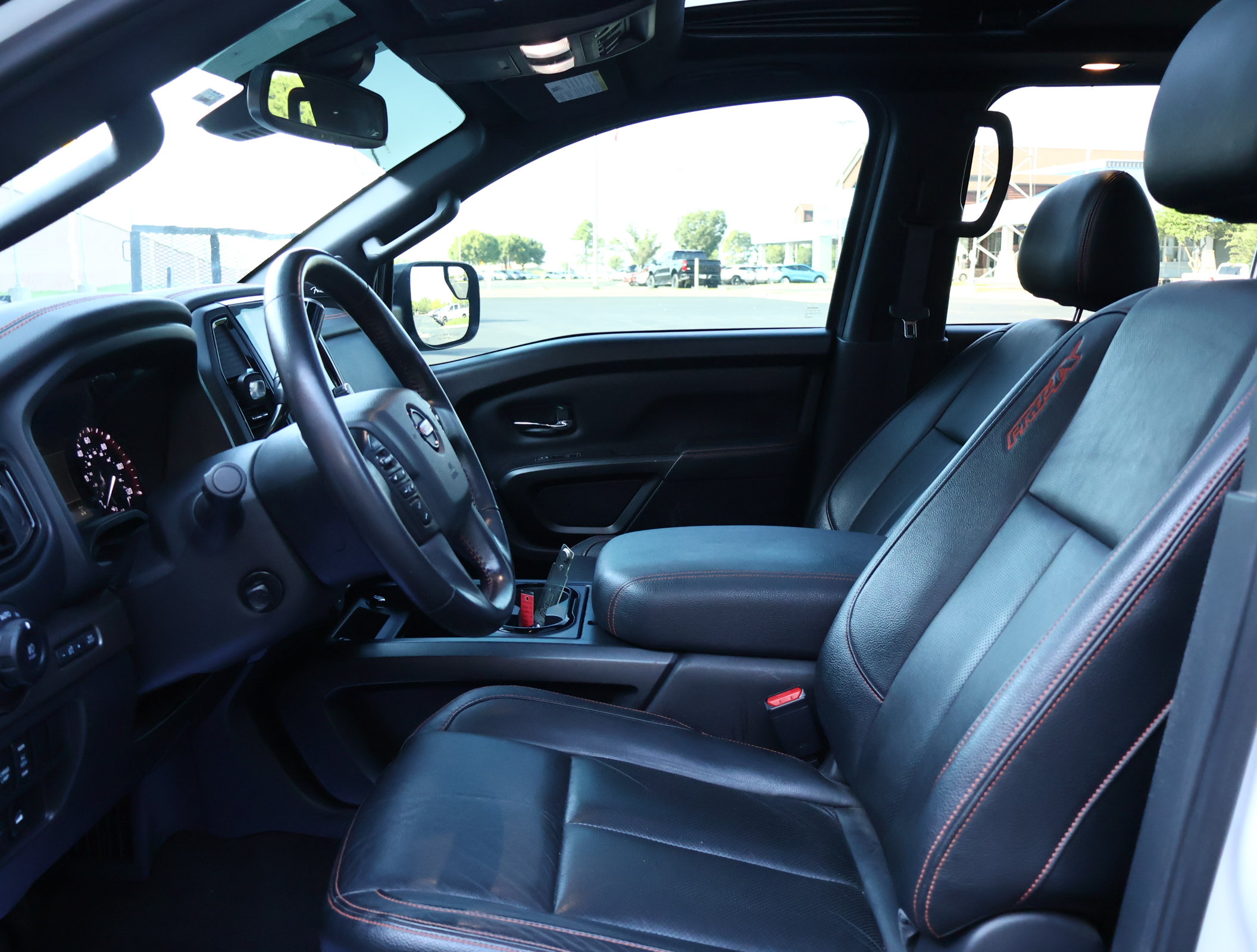 Used 2021 Nissan Titan PRO-4X w/ Pro-4x Convenience Package AWD/4WD image 11