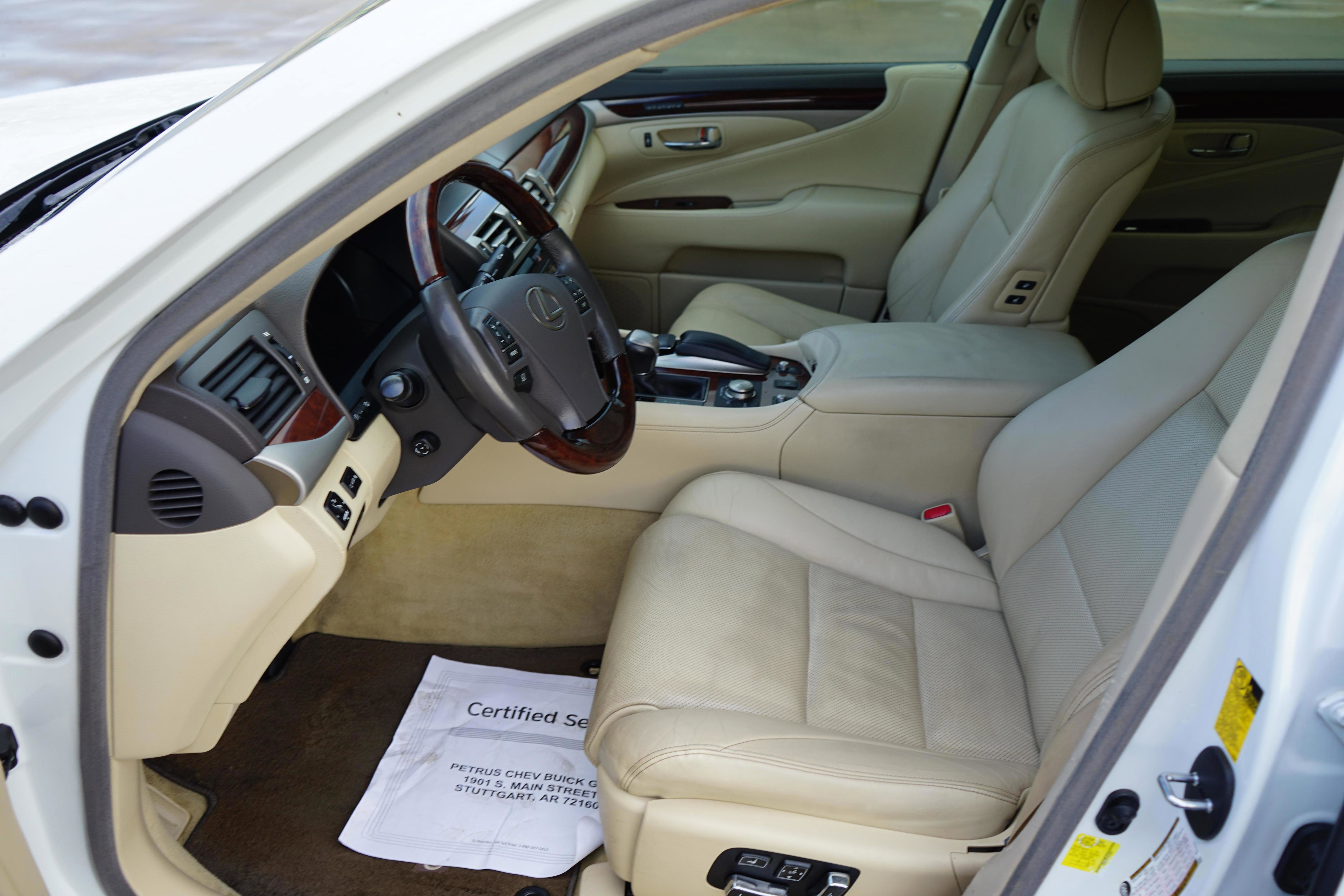 Used 2014 Lexus LS 460 w/ Comfort Package image 9