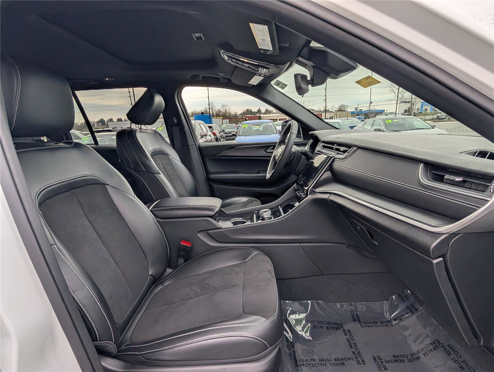 Used 2023 Jeep Grand Cherokee Altitude image 10