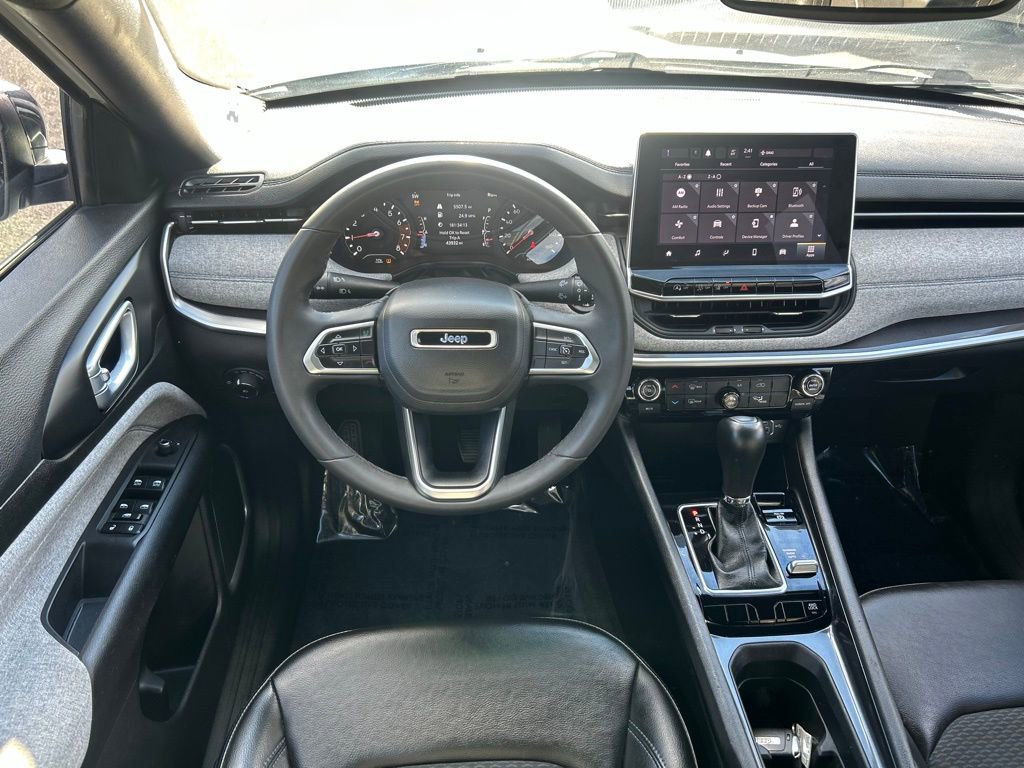 Used 2023 Jeep Compass Latitude image 6