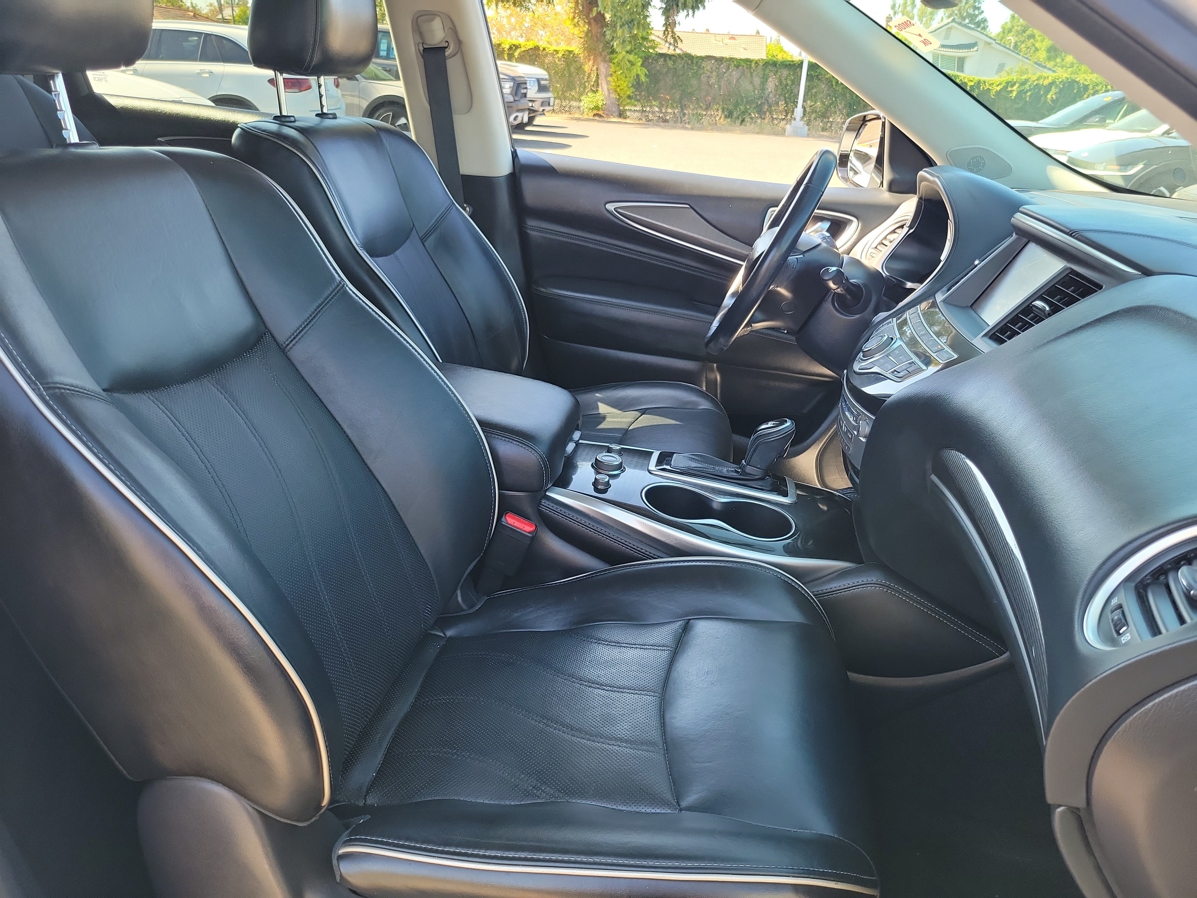 Used 2017 INFINITI QX60 Luxe w/ Premium Package AWD/4WD image 24