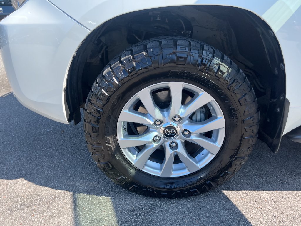 Used 2015 Toyota Land Cruiser AWD/4WD image 30