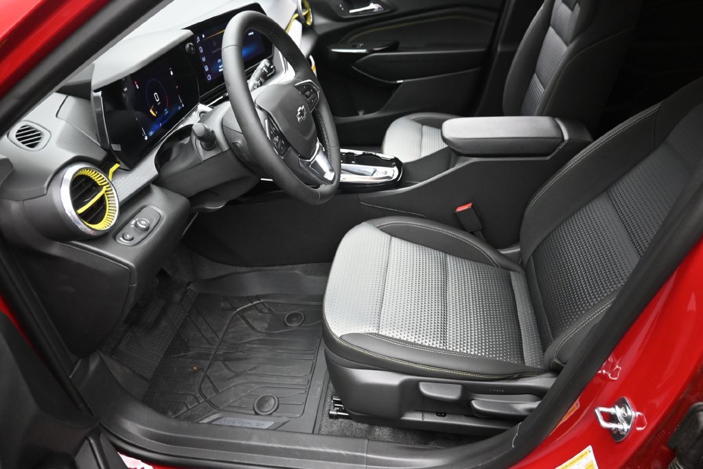 New 2026 Chevrolet Trax LT w/ Driver Confidence Package FWD image 16