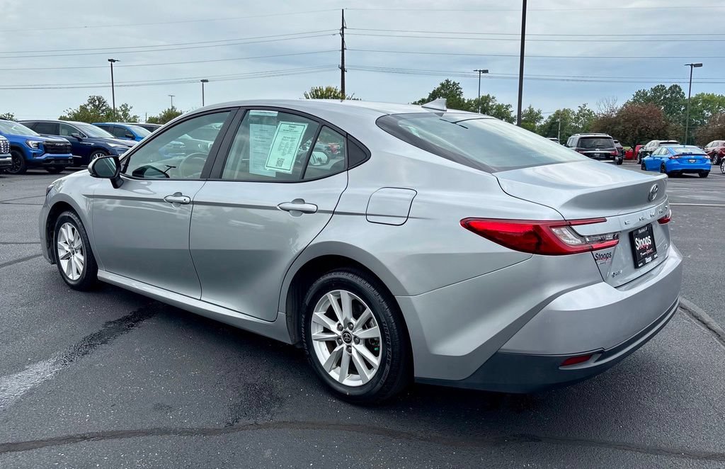 Used 2025 Toyota Camry LE FWD image 5