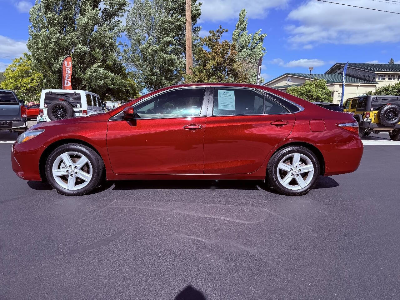 Used 2016 Toyota Camry SE FWD image 5