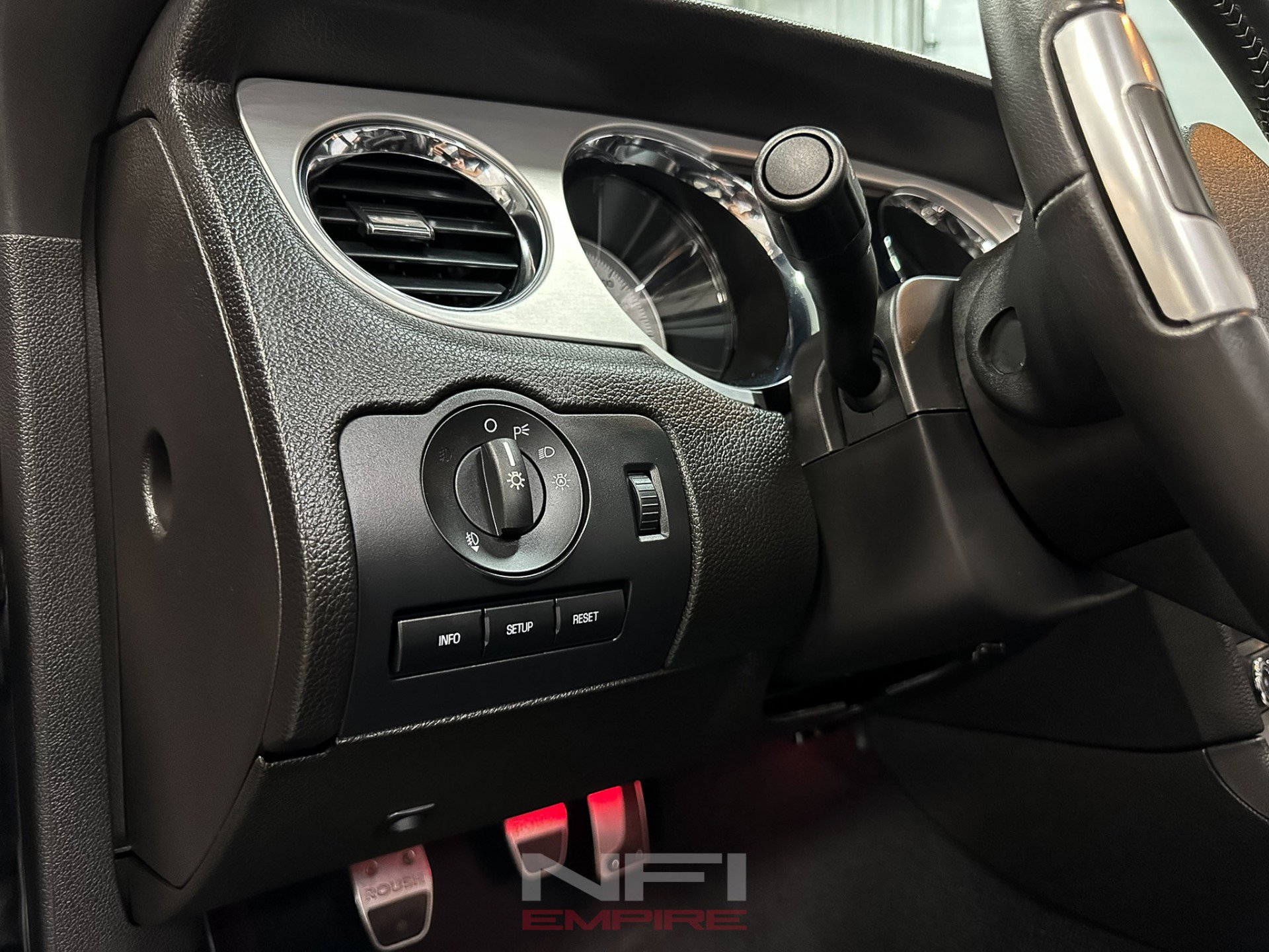 Used 2010 Ford Mustang GT image 39