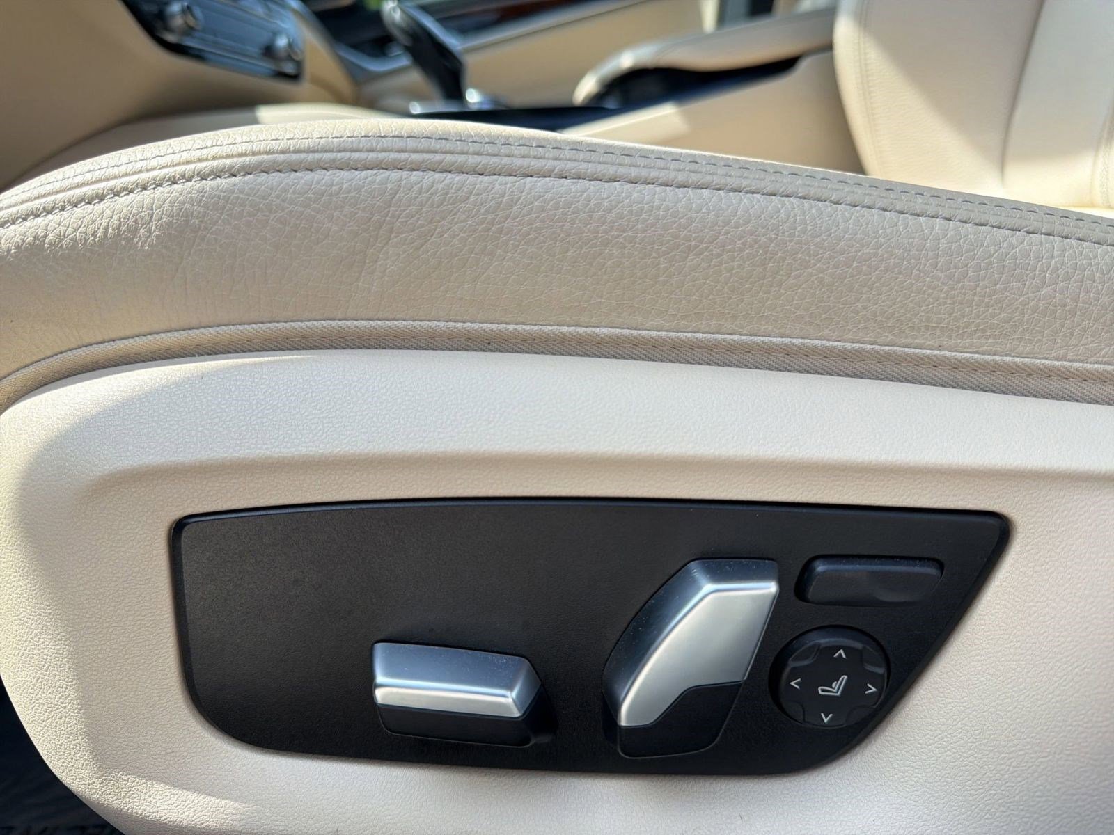 Used 2020 BMW 540i w/ M Sport Package RWD image 13