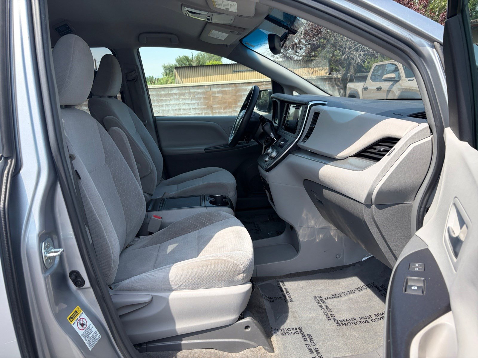 Used 2015 Toyota Sienna LE FWD image 29