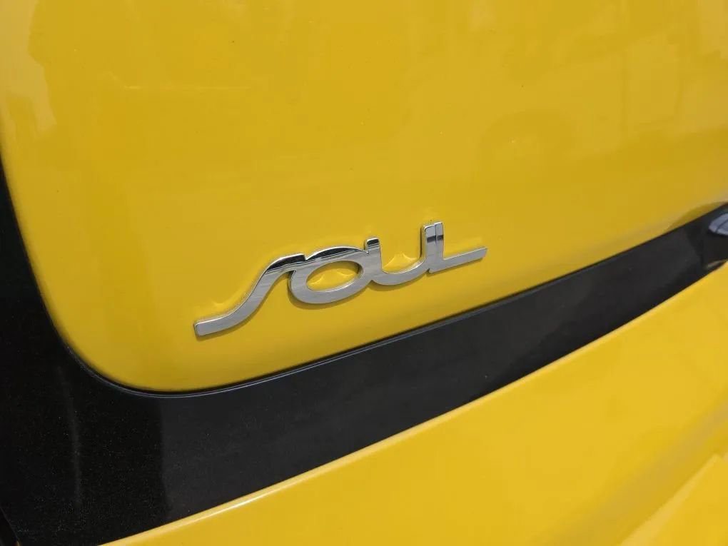 Used 2015 Kia Soul ! FWD image 11