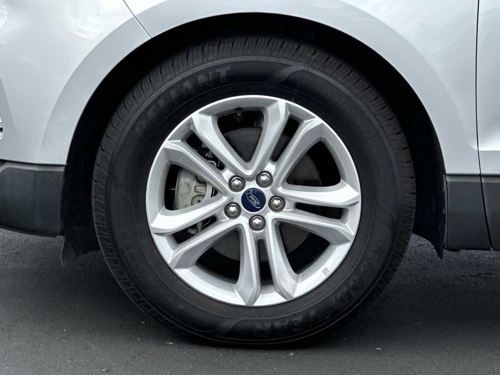Used 2019 Ford Edge SEL w/ Equipment Group 201A FWD image 9