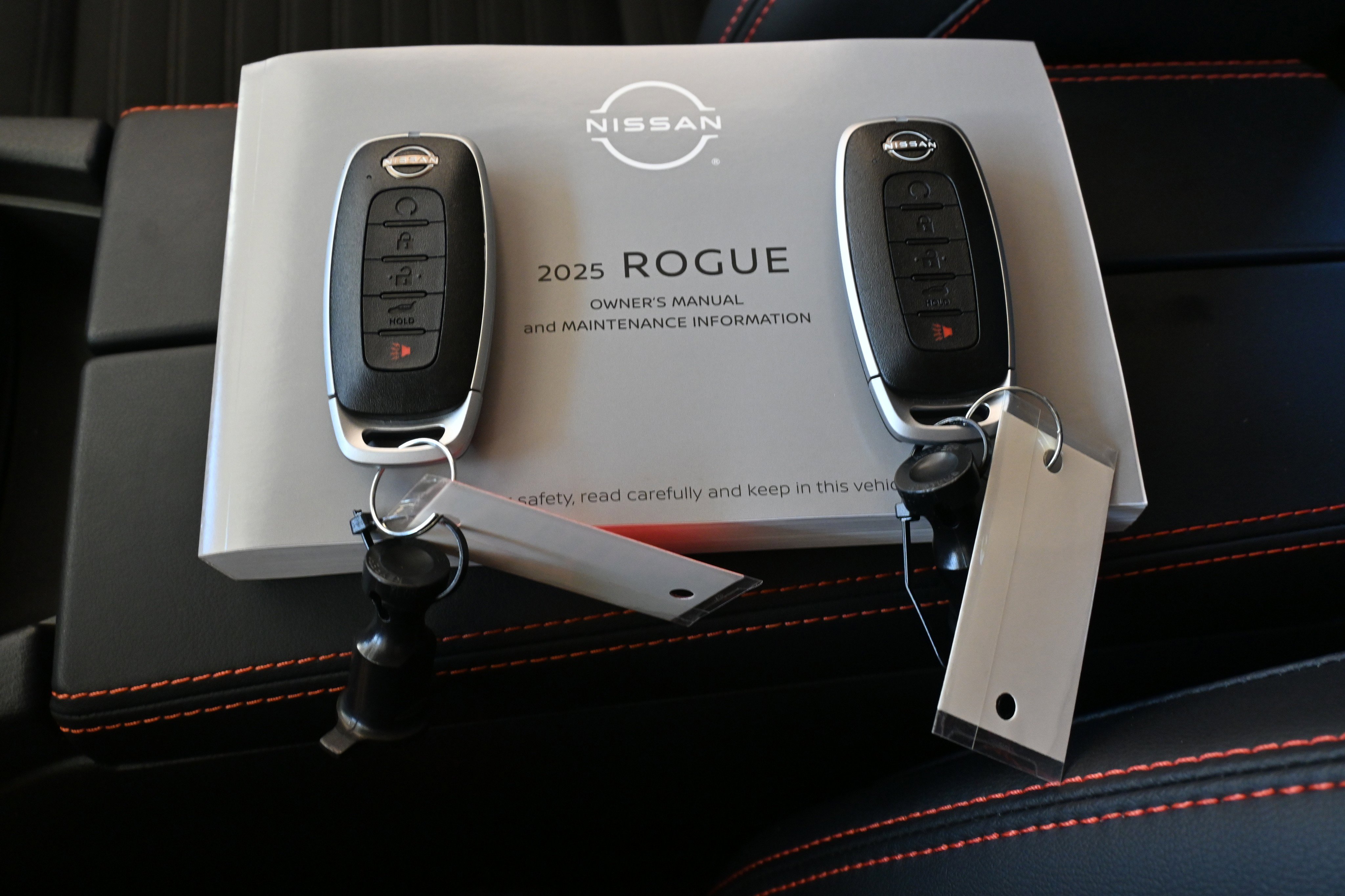 Used 2025 Nissan Rogue SV image 36