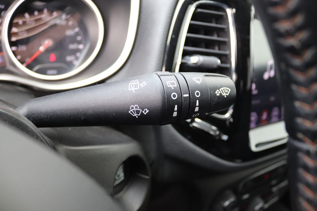 Used 2020 Jeep Compass Limited image 31