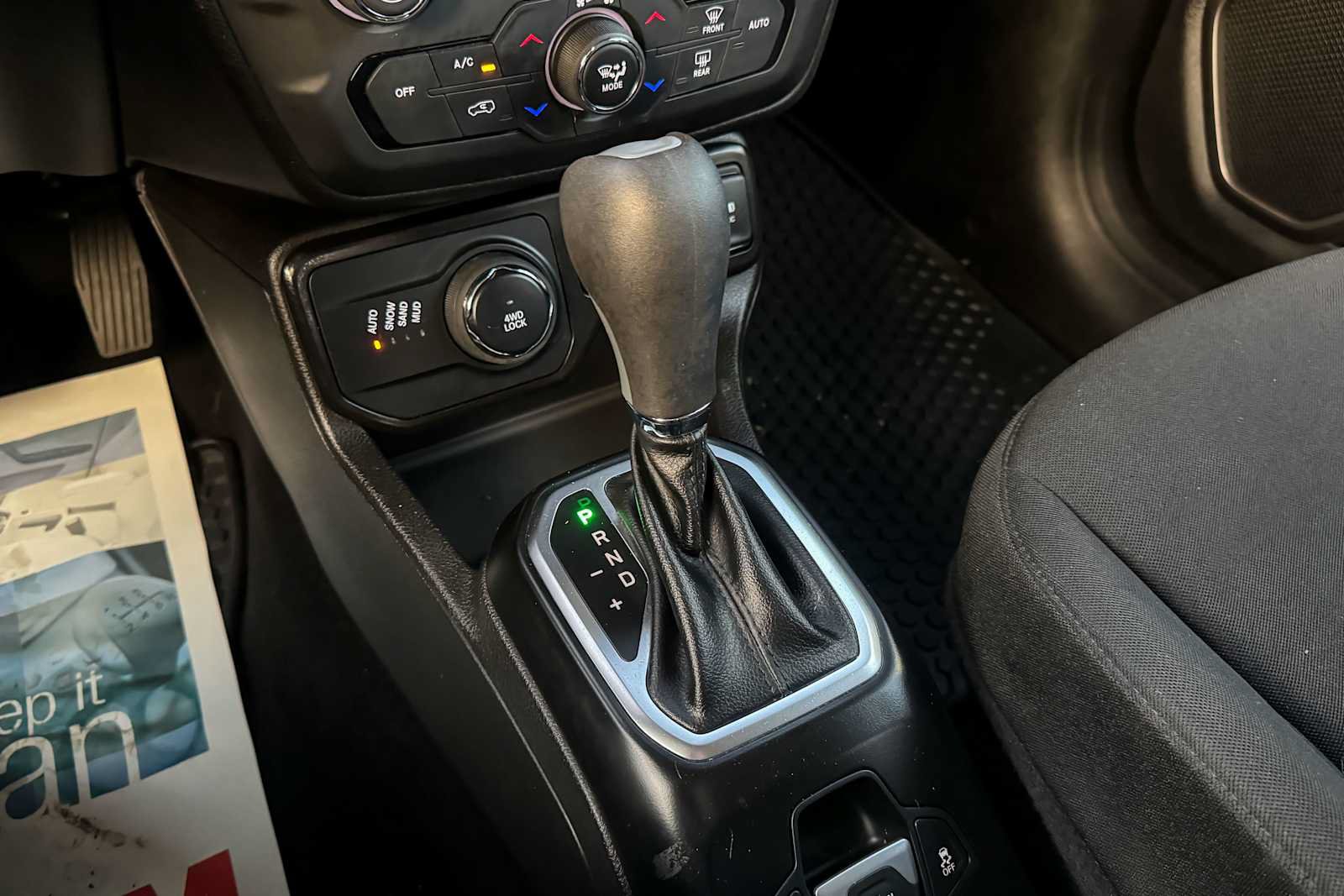 Used 2023 Jeep Renegade Latitude AWD/4WD image 20