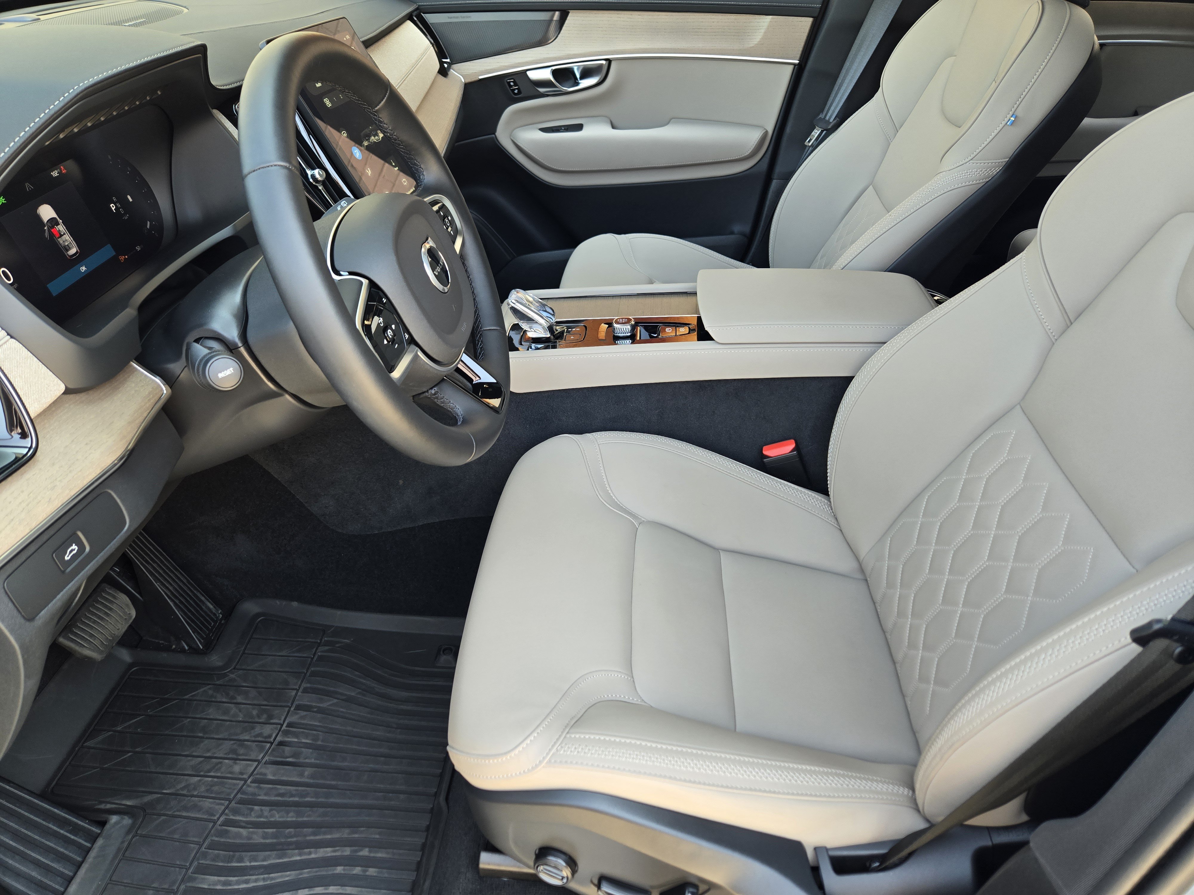Certified 2026 Volvo XC90 B6 Plus w/ Protection Package Premier AWD/4WD image 11