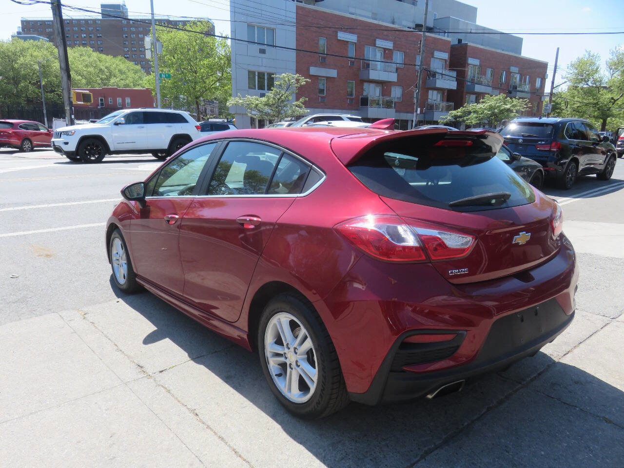 Used 2017 Chevrolet Cruze LT w/ Sun And Sound Package FWD image 5