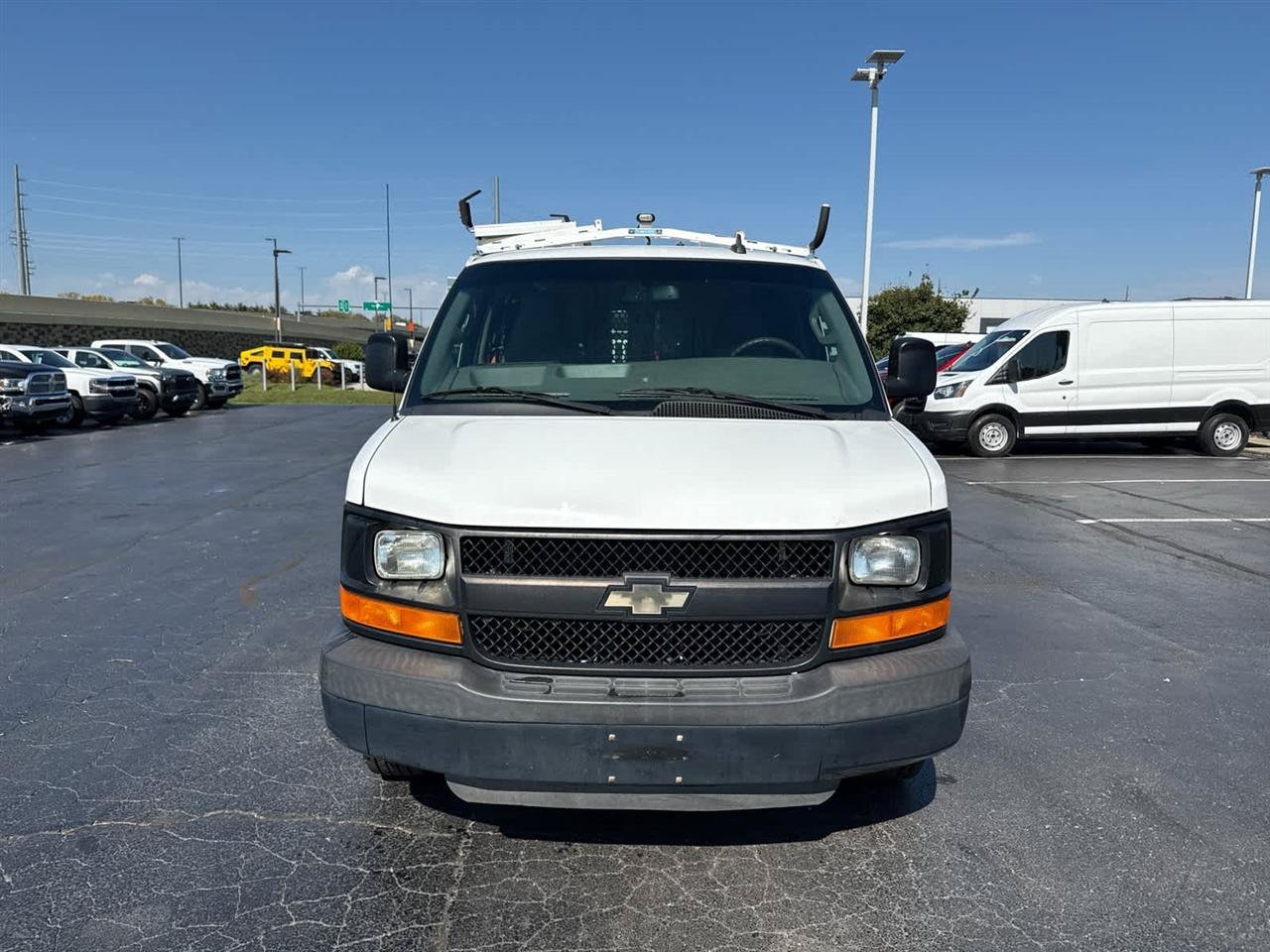 Used 2016 Chevrolet Express 2500 RWD image 3