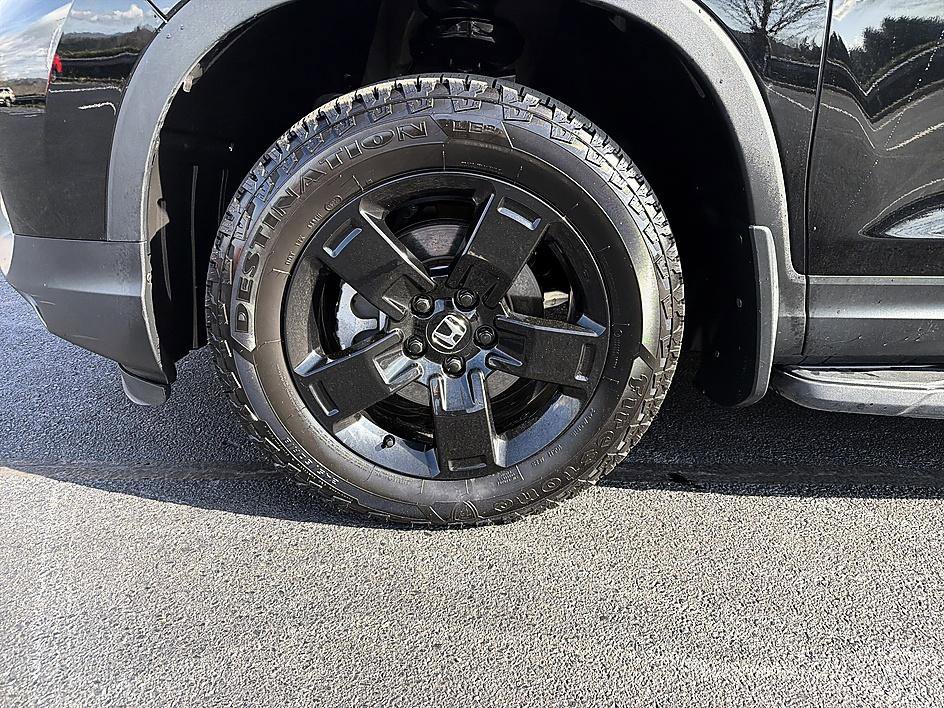 Used 2025 Honda Ridgeline Black Edition image 8