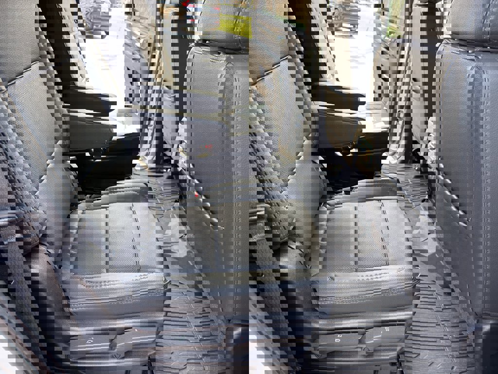 Used 2024 GMC Yukon Denali image 30