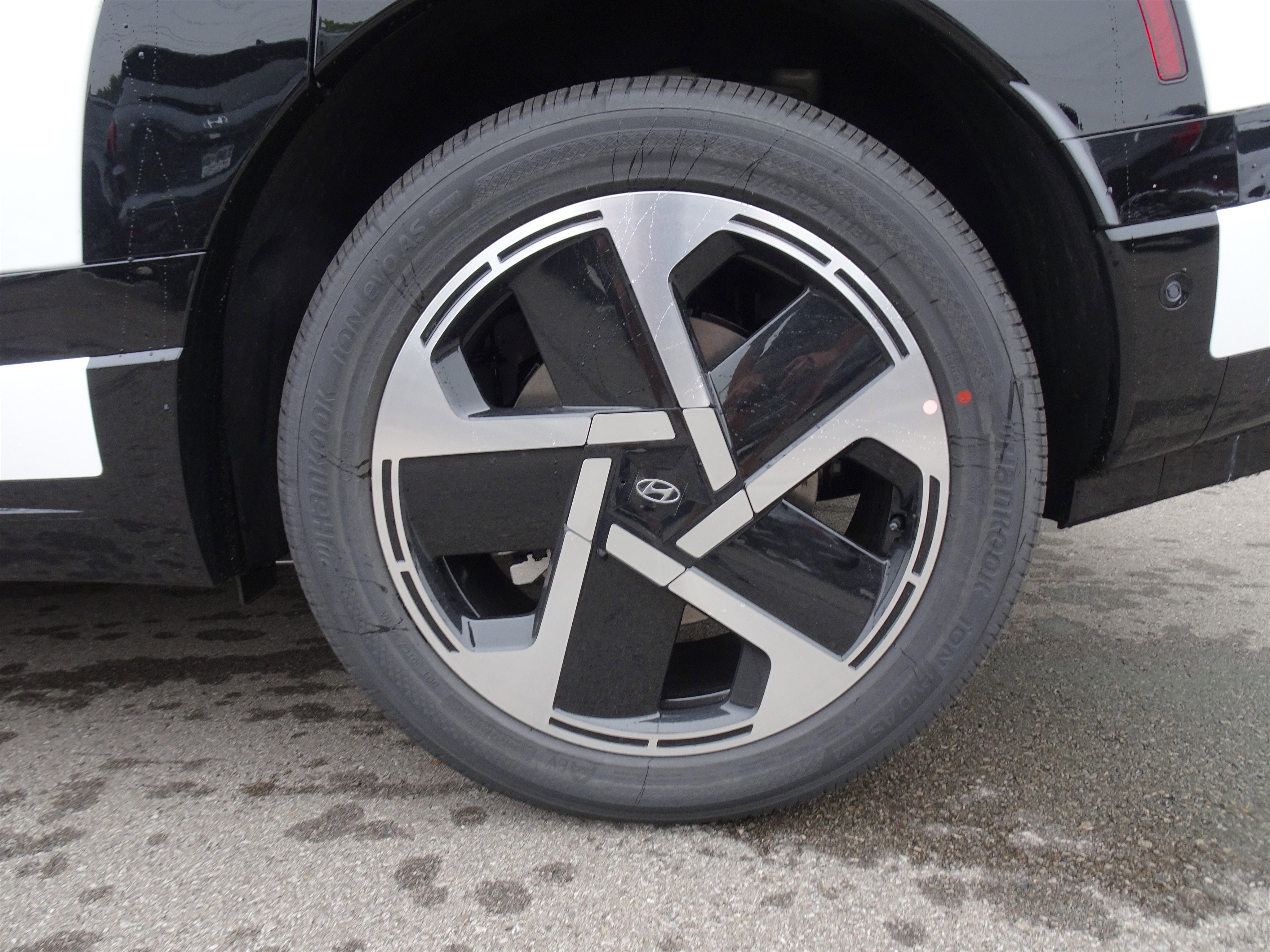 New 2026 Hyundai Ioniq 9 Limited image 22