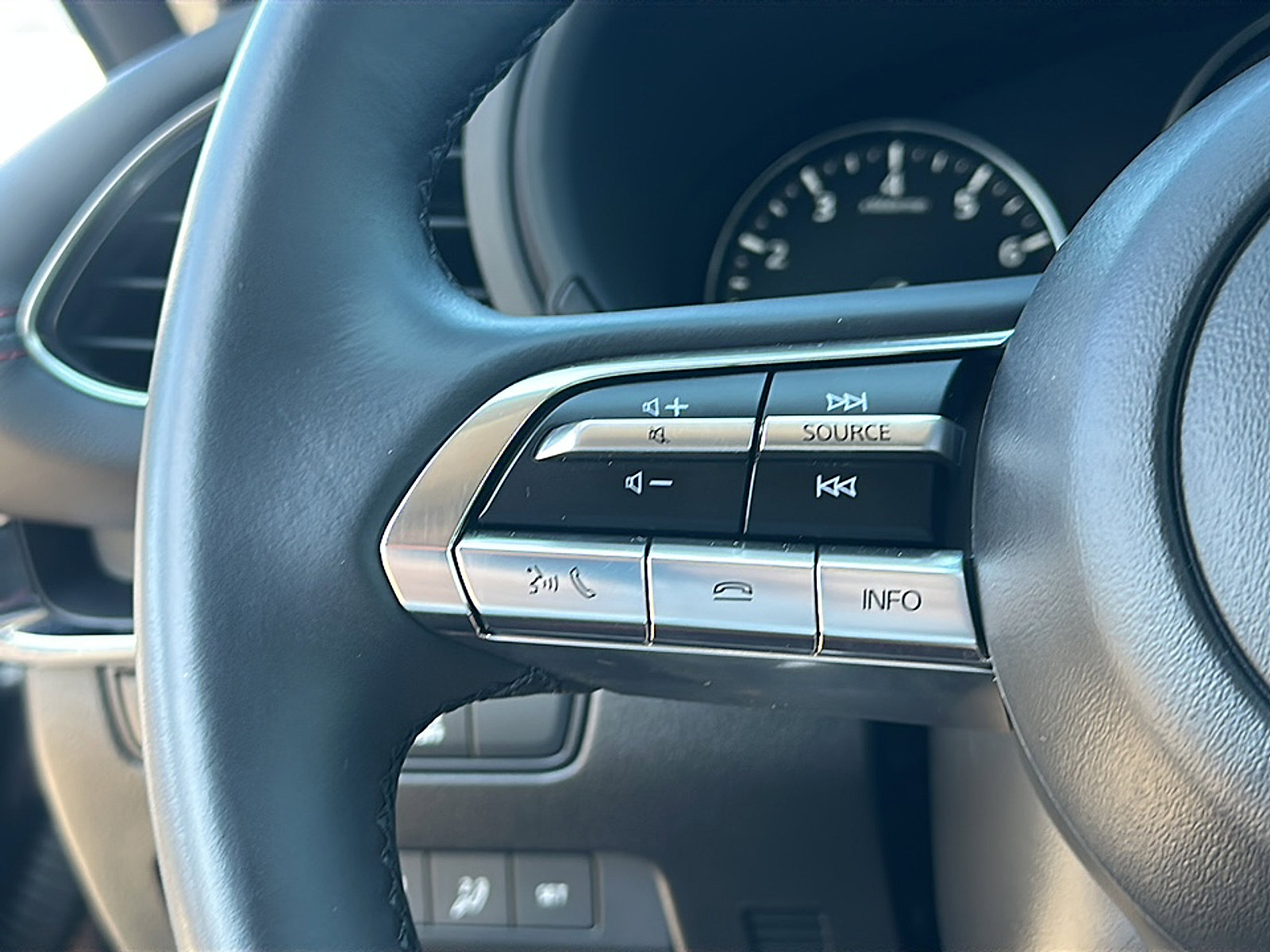 Used 2023 MAZDA MAZDA3 s image 28