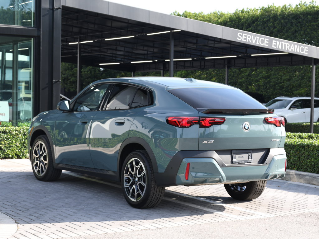 Used 2025 BMW X2 xDrive28i AWD/4WD image 5